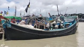 কলাপাড়ায় সিলিন্ডার বিস্ফোরণে ৩ জেলে দগ্ধ