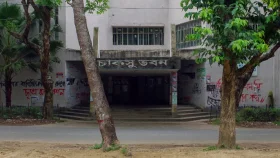 চবিতে উত্তেজনা: হট্টগোলের পর একজনকে ছাড়া বাকিদের শপথ