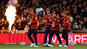 দ্রুততম সেঞ্চুরির রেকর্ড দিয়ে ইংল্যান্ডের ঐতিহাসিক জয়