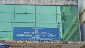 ১৪৪ ঘণ্টা পর কাজে ফিরলেন ফটিকছড়ি পল্লী বিদ্যুতে কর্মরতরা