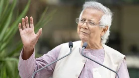 ঢাকেশ্বরী মন্দির পরিদর্শনে প্রধান উপদেষ্টা