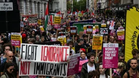 লন্ডনে অভিবাসনবিরোধী লক্ষাধিক মানুষের বিক্ষোভ