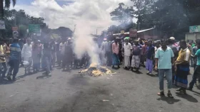 হঠাৎ উত্তপ্ত ভাঙ্গা, পুলিশের সঙ্গে সংঘর্ষ