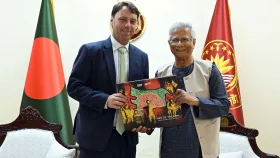 যুক্তরাষ্ট্রের সঙ্গে দ্বিপক্ষীয় সম্পর্ক উন্নয়নের দৃঢ় অঙ্গীকার প্রধান উপদেষ্টার