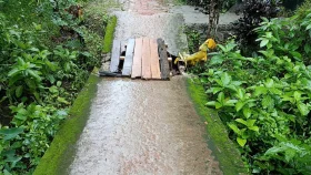 নাজিরপুরে ঝুঁকিপূর্ণ কালভার্ট, চলাচলে দুর্ভোগ