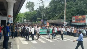 কারিগরি শিক্ষার্থীদের সাতরাস্তা মোড় অবরোধ