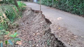 লক্ষ্মীপুরে সড়কের বেহাল দশা, প্রতিদিনই ঘটছে দুর্ঘটনা