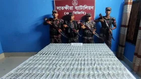 ভারত পাচারের সময় সীমান্তে ৩০ হাজার ডলার জব্দ