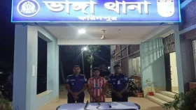 ভাঙ্গায় স্পিডবোডে প্রকাশ্যে অস্ত্রের মহড়া, যুবক গ্রেপ্তার 