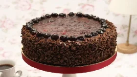 ঘরেই বানান জন্মদিনের ব্ল্যাক ফরেস্ট কেক