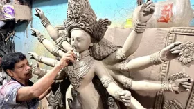 রাজধানীজুড়ে দুর্গাপূজার আমেজ, চলছে শেষ মুহূর্তের প্রস্তুতি