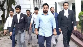 নাহিদ ইসলামকে জেরা করছেন শেখ হাসিনার আইনজীবী