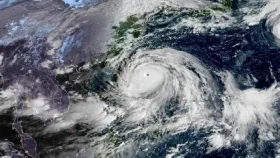 ধেয়ে আসছে সুপার টাইফুন রাগাসা, ফ্লাইট স্থগিত