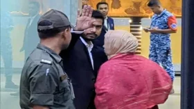 উন্নত চিকিৎসার জন্য সিঙ্গাপুর গেলেন নুর