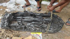 বগুড়ায় ৫ মণ ওজনের প্রাচীন কষ্টিপাথরের মূর্তি উদ্ধার