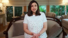 বেবি বাম্প নিয়ে প্রকাশ্যে এলেন পরিণীতি