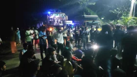 শিক্ষার্থীদের ওপর হামলার প্রতিবাদে দেড় ঘণ্টা মহাসড়ক অবরোধ