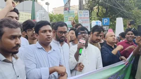 নিউইয়র্কে এনসিপি নেতাদের ওপরে হামলার প্রতিবাদে শাহবাগে বিক্ষোভ