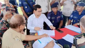 নওগাঁ সীমান্তে পতাকা বৈঠক শেষে দেশে ফিরলেন ভারতীয় সেই নারী