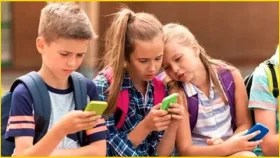 শিশুদের সোশ্যাল মিডিয়া ব্যবহার নিষিদ্ধের পদক্ষেপে ইইউ প্রধানের সমর্থন