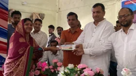 মঠবাড়িয়ায় ৭৭ পূজামণ্ডপে বিএনপির আর্থিক অনুদান 