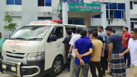 গোপালগঞ্জে ইজিবাইকে বাসের ধাক্কা, নিহত ২