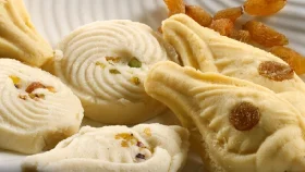 ঘরেই তৈরি করুন দুধ সন্দেশ