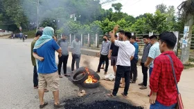 নারী নির্যাতনের প্রতিবাদে খাগড়াছড়িতে সড়ক অবরোধ