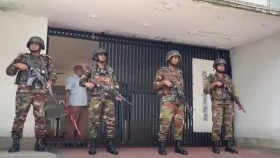 হাজী সেলিমের বাড়িতে যৌথবাহিনীর অভিযান