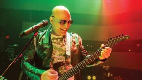 ঢাকায় কনসার্টে আসছেন পাকিস্তানি গায়ক আলী আজমত