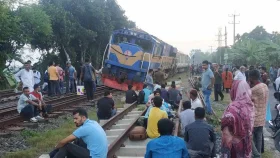 পাবনায় পঞ্চগড় এক্সপ্রেসের দুই বগি লাইনচ্যুত, ট্রেন চলাচল বন্ধ