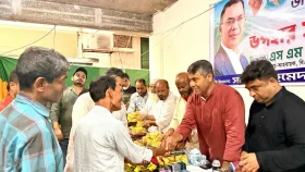 সনাতন ধর্মাবলম্বীদের মধ্যে তারেক রহমানের উপহার বিতরণ