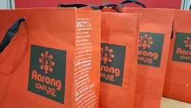 শপিং ব্যাগের মূল্য নেওয়া বন্ধে আড়ংকে লিগ্যাল নোটিশ