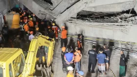 ইন্দোনেশিয়ায় স্কুল ভবন ধসে ৩ শিক্ষার্থী নিহত, ধ্বংসস্তূপে আটকা ৩৮