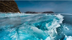 প্রকৃতির অপার সৌন্দর্যের নিদর্শন ‘টারকয়েজ আইস’
