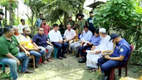 জুলাই যোদ্ধা কাফির পুড়িয়ে দেওয়া বাড়ি পরিদর্শনে জেলা প্রশাসন