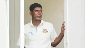 বিশ্বকাপে লড়াই শুরুর আগে স্ট্রোক করলেন বাংলাদেশের হেড কোচ