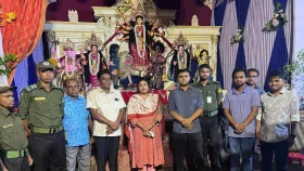 নালিতাবাড়ীতে ইউএনওর পূজামণ্ডপ পরিদর্শন