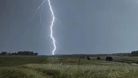 দেশের ৪ জেলায় বজ্রপাতে প্রাণ হারালেন ৯ জন