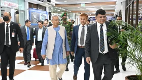 দেশের পথে প্রধান উপদেষ্টা