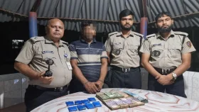 সাতক্ষীরায় ১৬০০ পিস ইয়াবা ও নগদ অর্থসহ গ্রেপ্তার ১