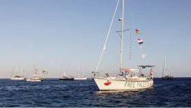 রক্তচক্ষু উপেক্ষা করে এগিয়ে চলছে ফ্লোটিলার ৩০ নৌযান