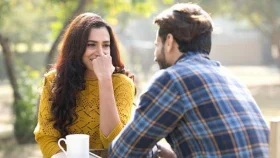 গোপনে কেউ ভালোবাসছে কিনা বুঝবেন যে লক্ষণে