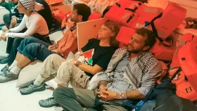 ফ্লোটিলায় আটক স্বেচ্ছাসেবীদের নেওয়া হচ্ছে ইসরায়েলে