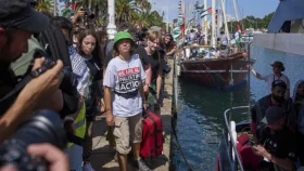 ফ্লোটিলায় আটক অভিযাত্রীরা অনির্দিষ্টকালের অনশনে