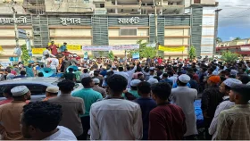 নোয়াখালী বিভাগের দাবিতে বিক্ষোভ মিছিল-সড়ক অবরোধ