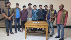 গাজীপুরে ডিবি পুলিশের অভিযান, অস্ত্রসহ ৫ সন্ত্রাসী গ্রেপ্তার