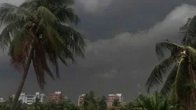 সকাল থেকেই মেঘলা ঢাকার আকাশ, বৃষ্টির সম্ভাবনা