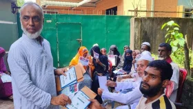 সোনারগাঁওয়ে অর্ধশতাধিক পরিবারকে বিএনপি নেতার আর্থিক অনুদান