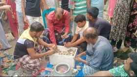 ভিক্ষুকের কাছে পাওয়া গেলো দুই বস্তা টাকা